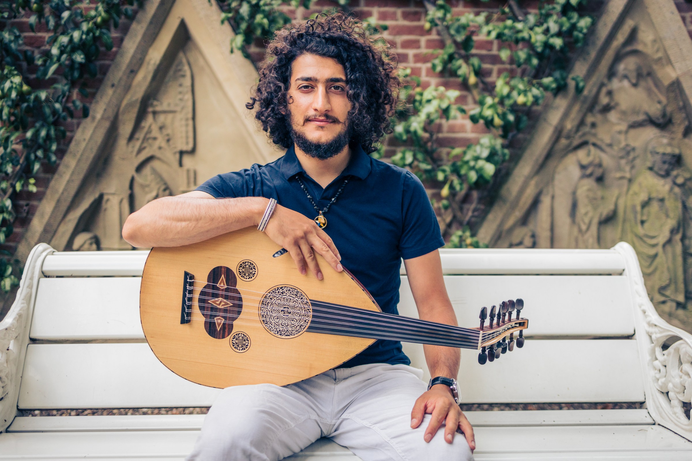 Azo vertikal yuqoriga qarab turadi Mushuk porno foto galereyasi